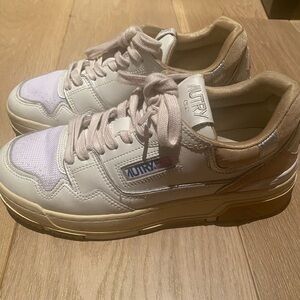 Autry Women's Cream Sneakers